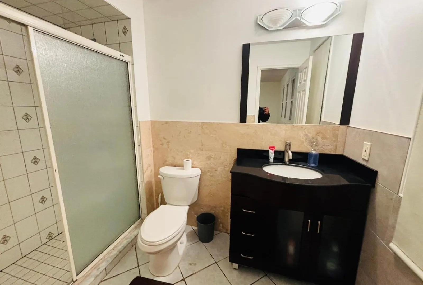 Homestay M-1 Walking Distance To Square One Mall With Attached Washroom- For 6 People Mississauga